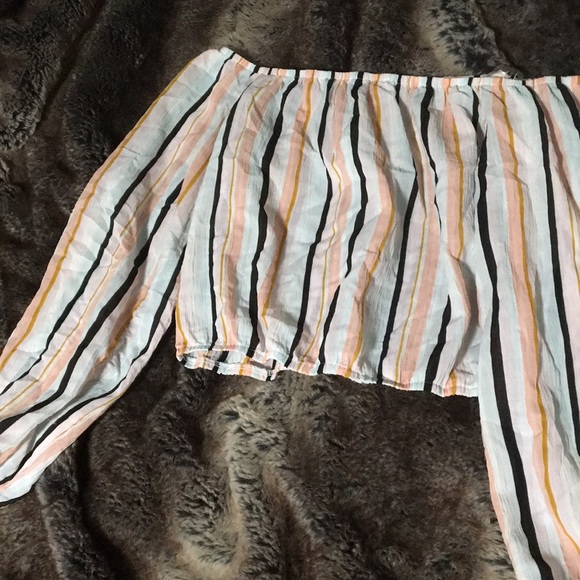 Off the shoulder - Picture 1 of 1